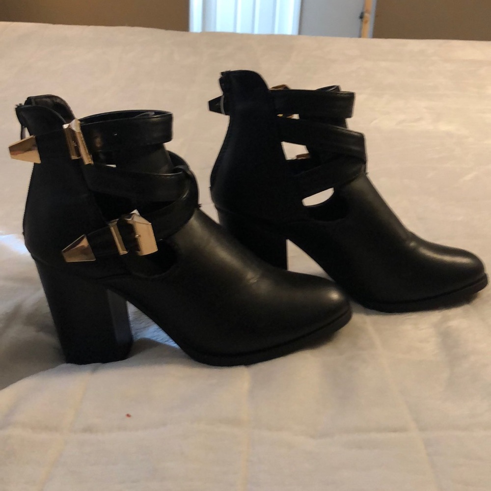 Black heel boots